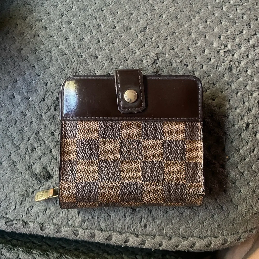 Louis Vuitton authentic damier ebene Wallet